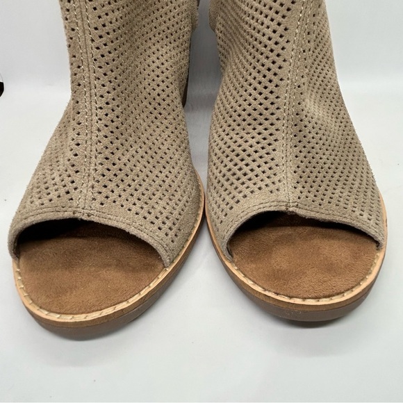 Toms Majorca Taupe Suede Perforated Ankle Open Toe Heeled Bootie Size 9 - Picture 3 of 11